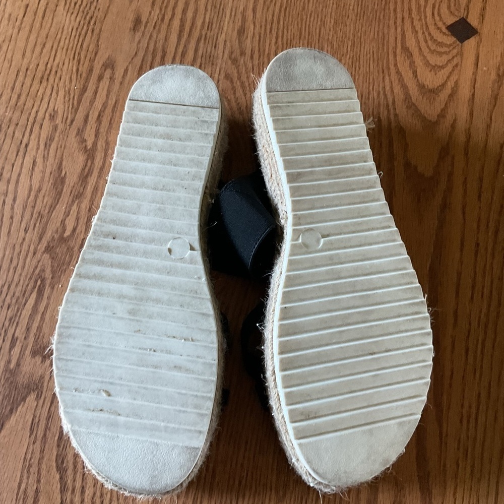 Madden Girl Black and Tan Comfort Sandals size 10 - Picture 6 of 6